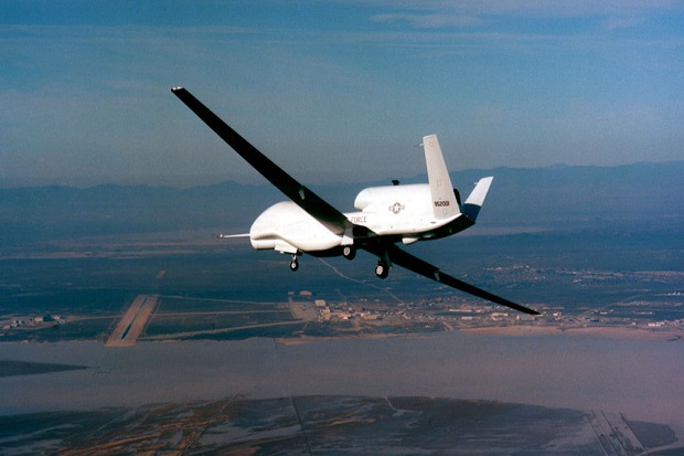 Tembak Jatuh Drone RQ-4,...