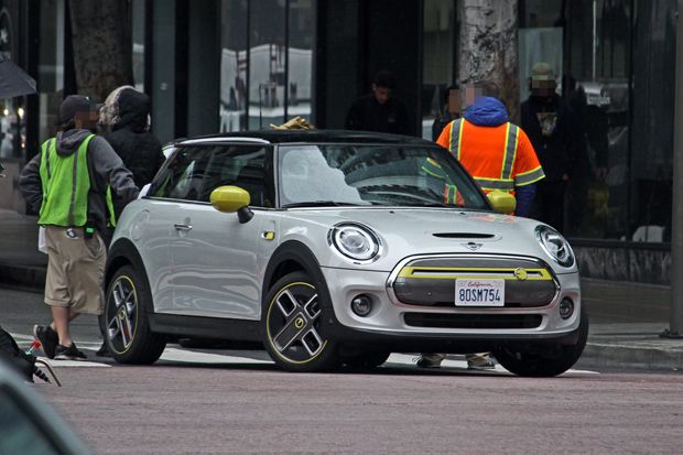 Mobil MINI Listrik Pertama...