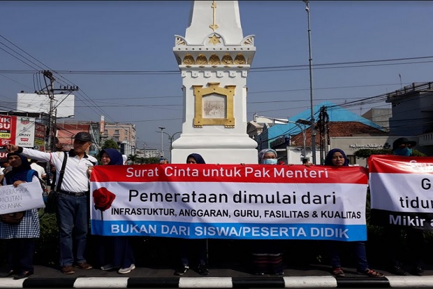 Warga DIY Gelar Aksi...