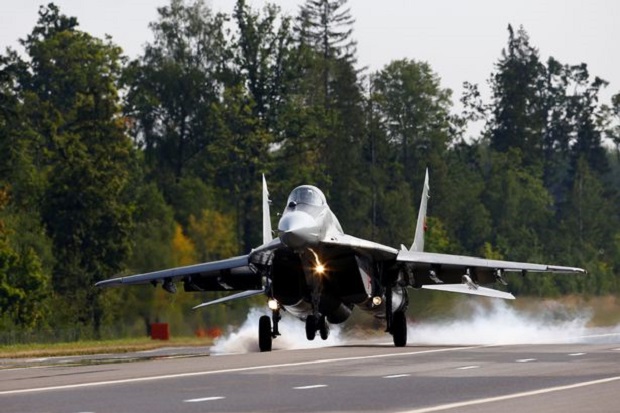Pilotnya Diam, Penerbangan...