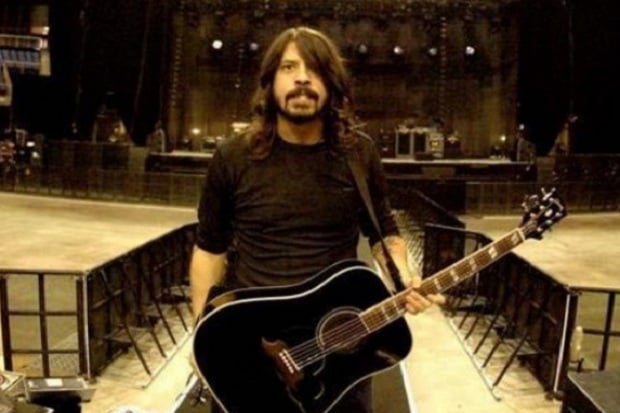 Dave Grohl Tampil di...