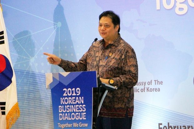 Terima Gelar Doktor...