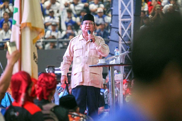 Prabowo Saksikan Sidang...