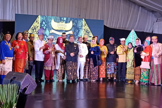 Demi Majukan Budaya,...