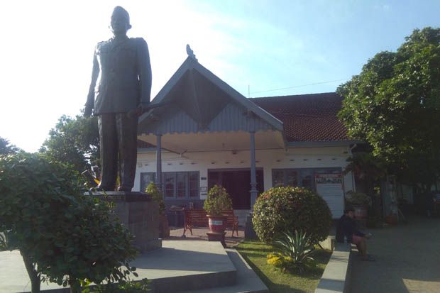 Bulan Bung Karno Jadi...
