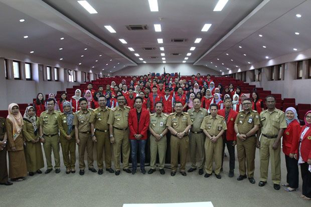 Sekda Makassar Terima...