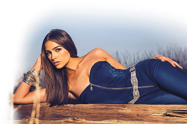 Olivia Culpo Dinobatkan...
