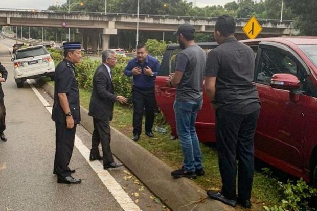 Raja Malaysia Hentikan...