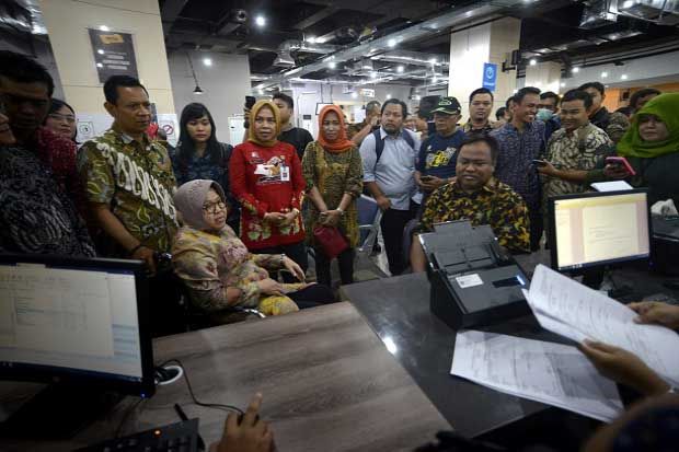 Risma Belum Bisa Dibesuk,...