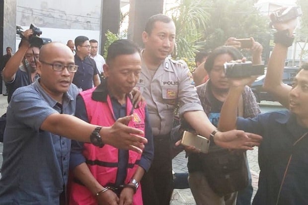 Kejaksaan Tahan Anggota...