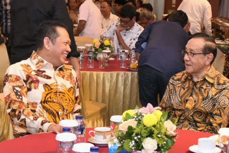 Akbar Tandjung Minta...