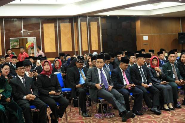 Gubernur Akan Evaluasi...