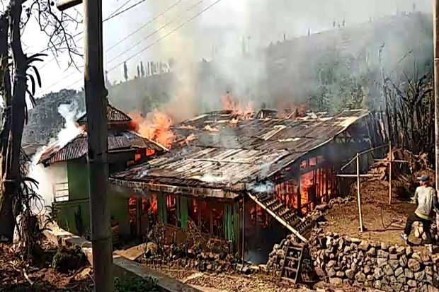 3 Rumah dan 1 Musalla...