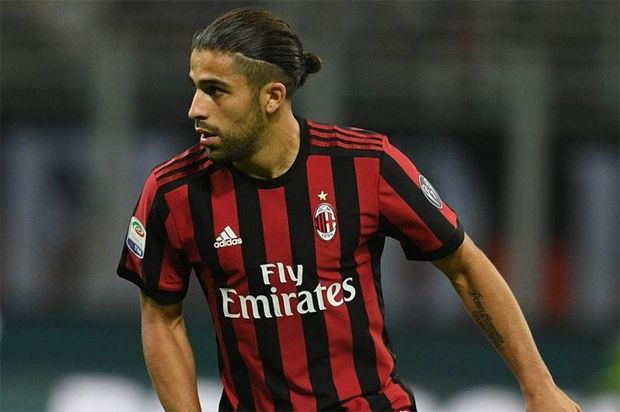 Bek AC Milan Masuk Radar...
