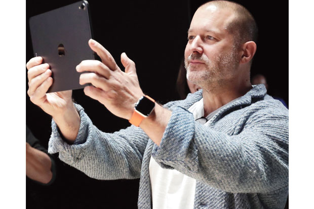 Apple Tanpa Jony Ive...