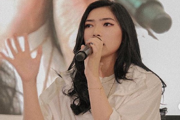 Isyana Sarasvati Gantikan...