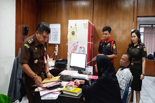Kejati Sulut Tahan 2...