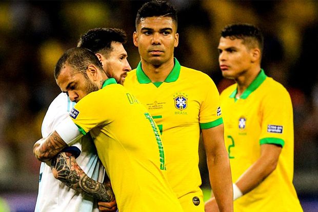 Aksi Nyeleneh Dani Alves...