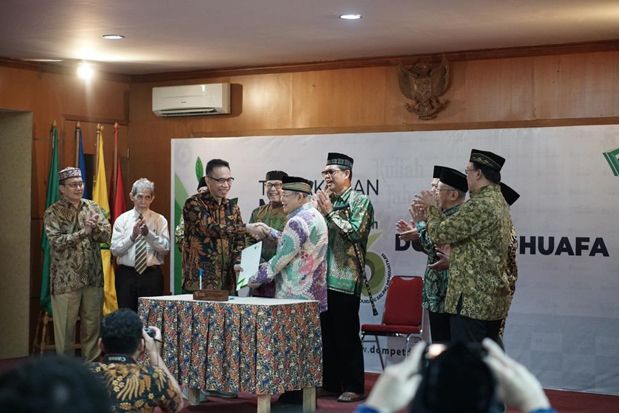 Milad ke-26, Dompet...