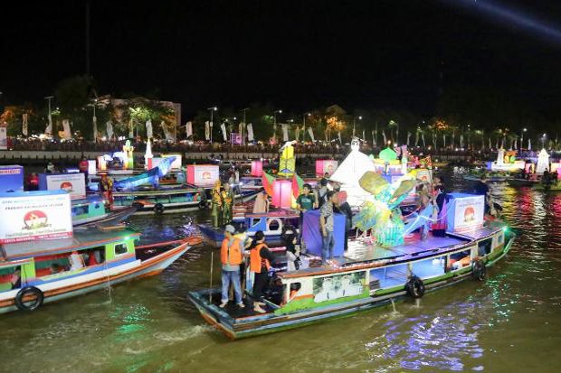 Parade Jukung Hias Semarakkan...