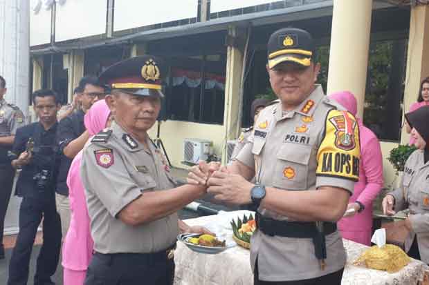 Berprestasi, Puluhan...