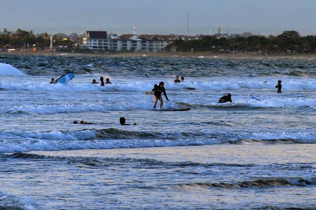 Gelombang Pasang Pantai...