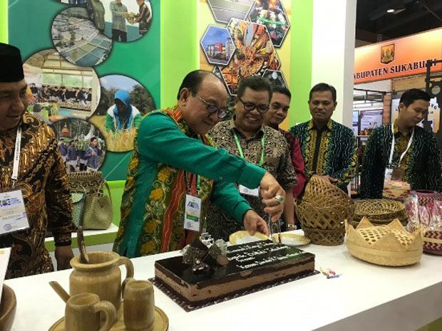 Tak Sekadar Pameran...