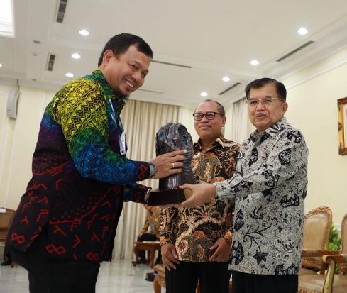 Pj Wali Kota Iqbal Terima...