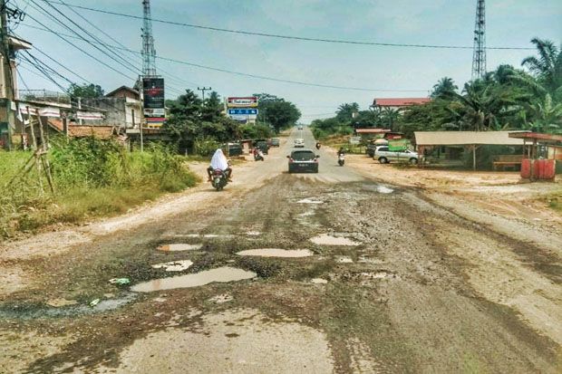 Warga Keluhkan Kerusakan...