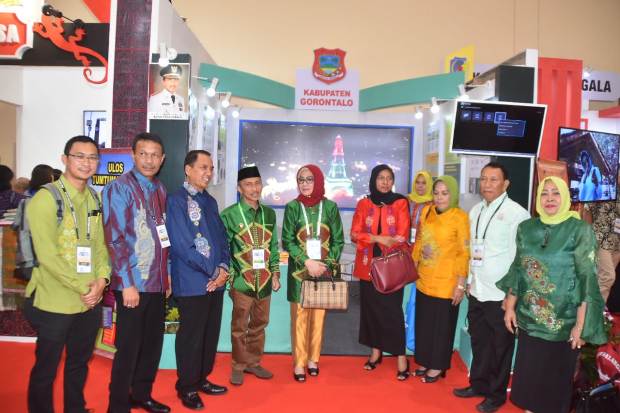 Bupati Gorontalo Hadiri...