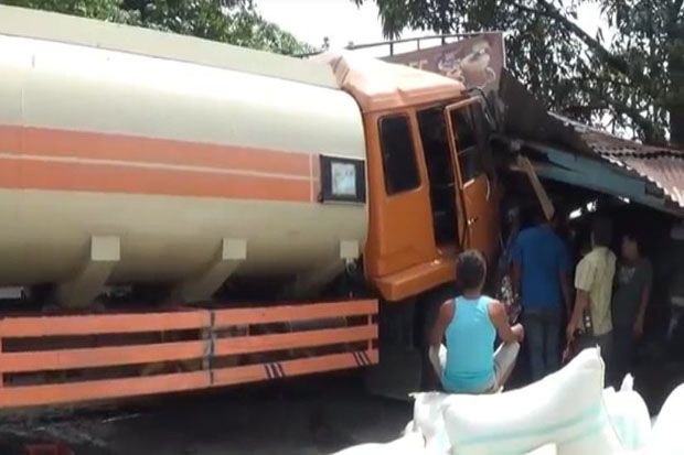 Diduga Rem Blong, Truk...