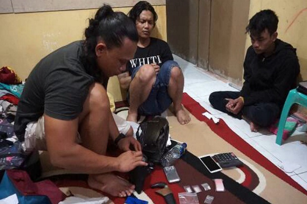 Usai Pesta, Tiga Bandar...