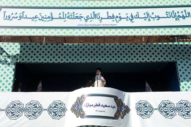 Jika Khamenei Mengizinkan,...