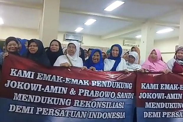Emak-emak Pendukung...