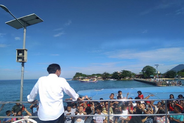 Dikunjungi Jokowi, Warga...