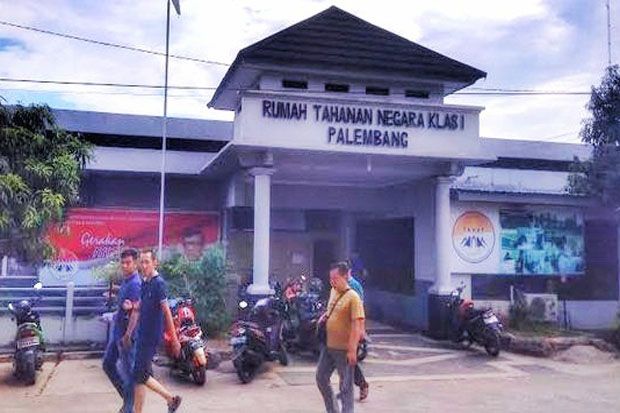 Jebol Teralis, 4 Bandar...
