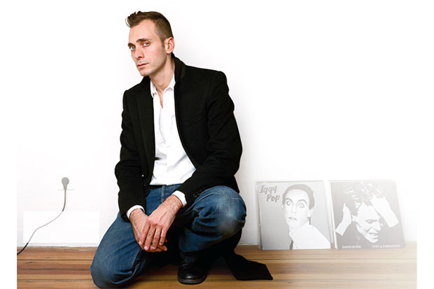 Hedi Slimane, Konsisten...