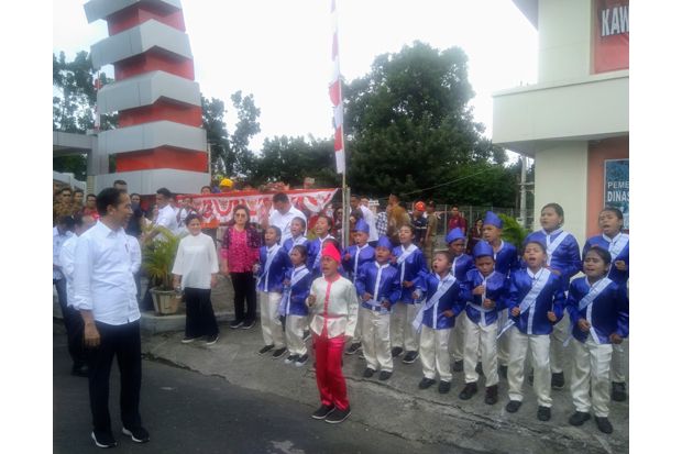 Dicuekin Anak SD di...