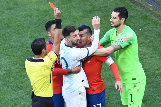 Babak I: Messi Kartu...