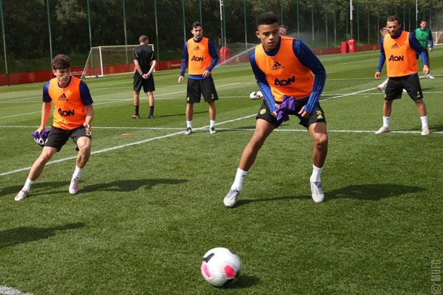 United Boyong Tim Terbaik...