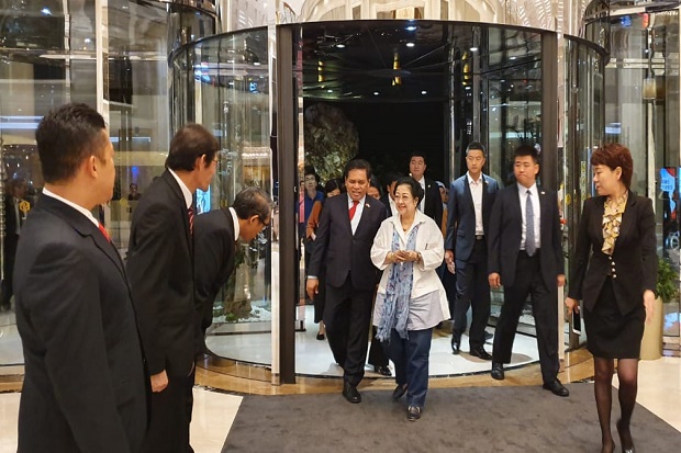 Megawati Akan Menghadiri...