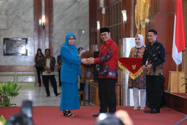 Ketua TP PKK Kota Solok...