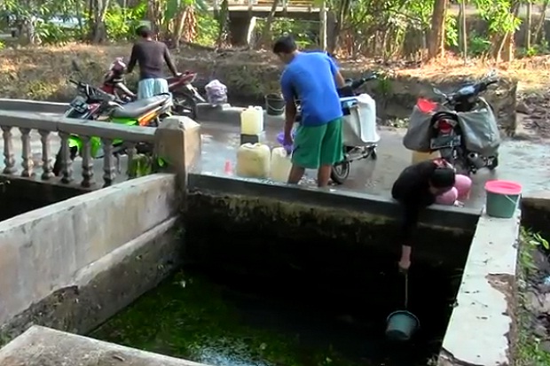 Kekeringan, Warga di...