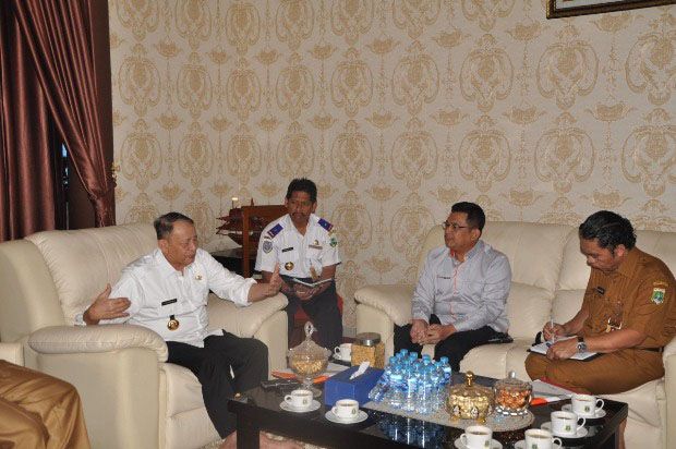 Gubernur Banten menerima...
