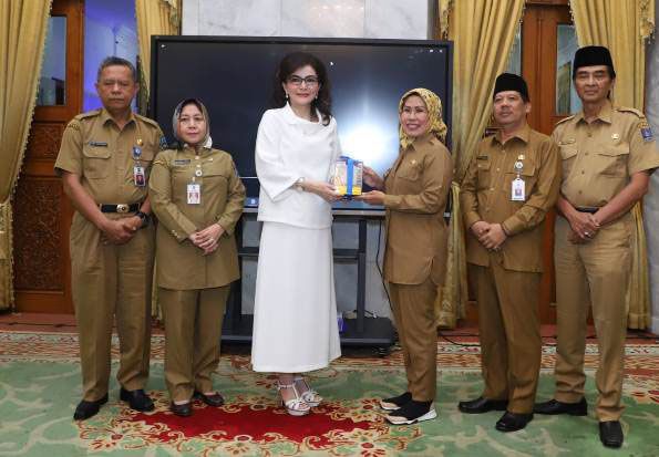 Bupati Christiani Kagumi...