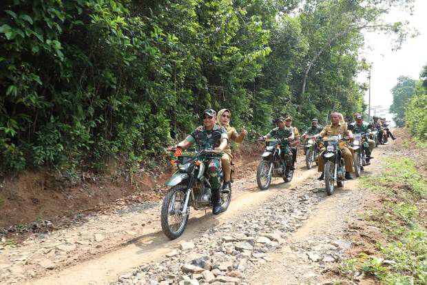 Bareng TNI, Pemkab Serang...