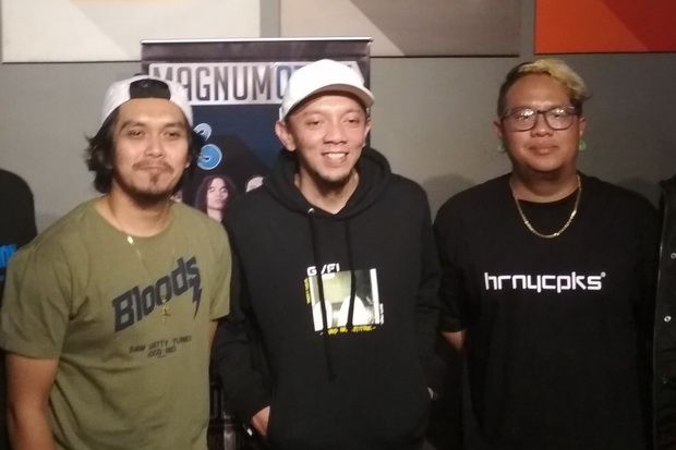 Di Awal Kehilangan Frontman,...