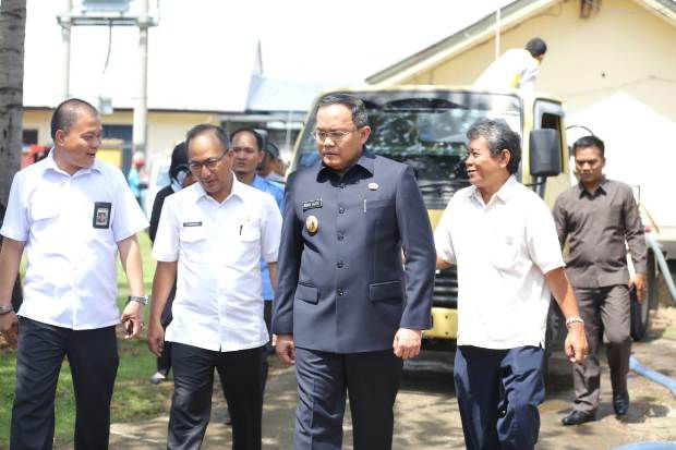 Datangi Kantor PDAM,...