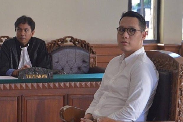 Pilot Divonis 3 Bulan...