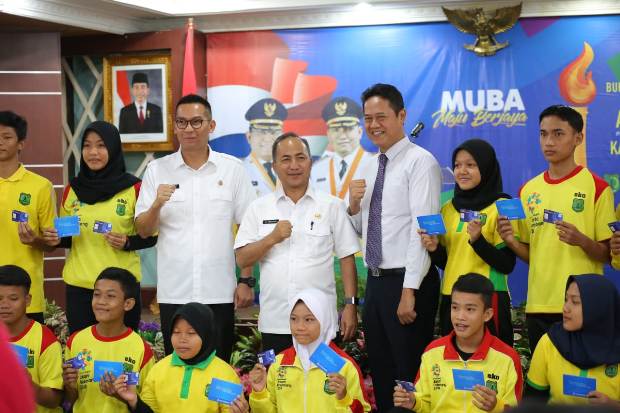 Pemkab Muba Beri Buku...